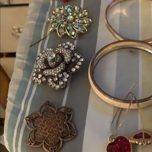 Women’s accessories